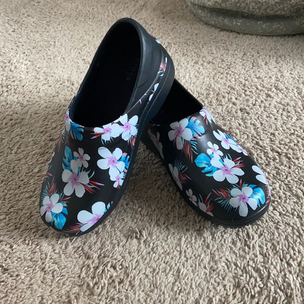 Crocs at work size 9